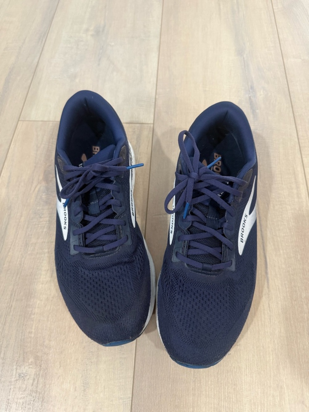 Brooks Navy and White Men's Athletic Beast 24